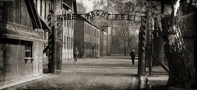 Entrée camp de concentration Auschwitz-Birkenau